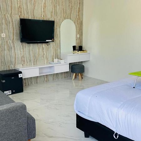 Urbanview Hotel Nimara Ngawi By Reddoorz Exteriör bild