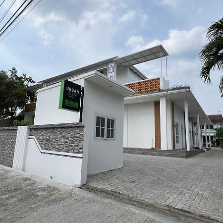 Urbanview Hotel Nimara Ngawi By Reddoorz Exteriör bild