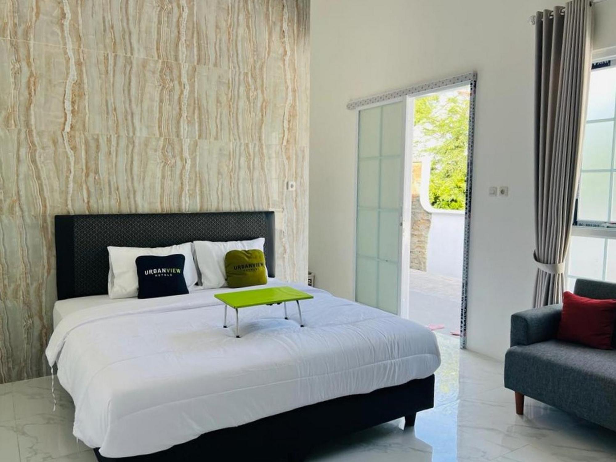 Urbanview Hotel Nimara Ngawi By Reddoorz Exteriör bild