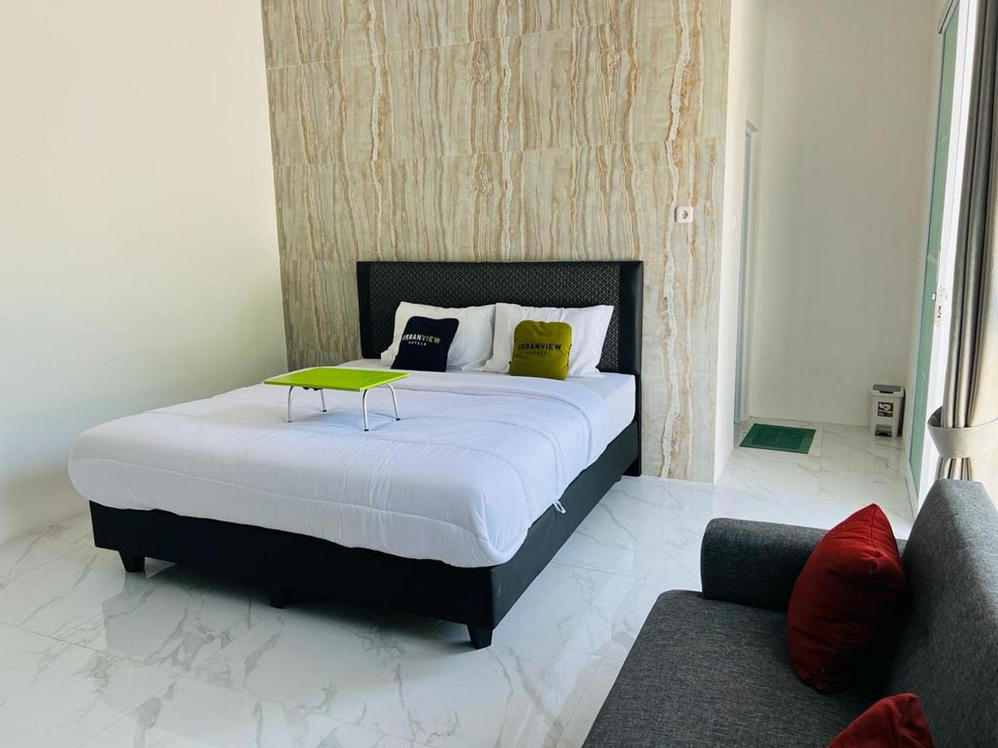 Urbanview Hotel Nimara Ngawi By Reddoorz Exteriör bild