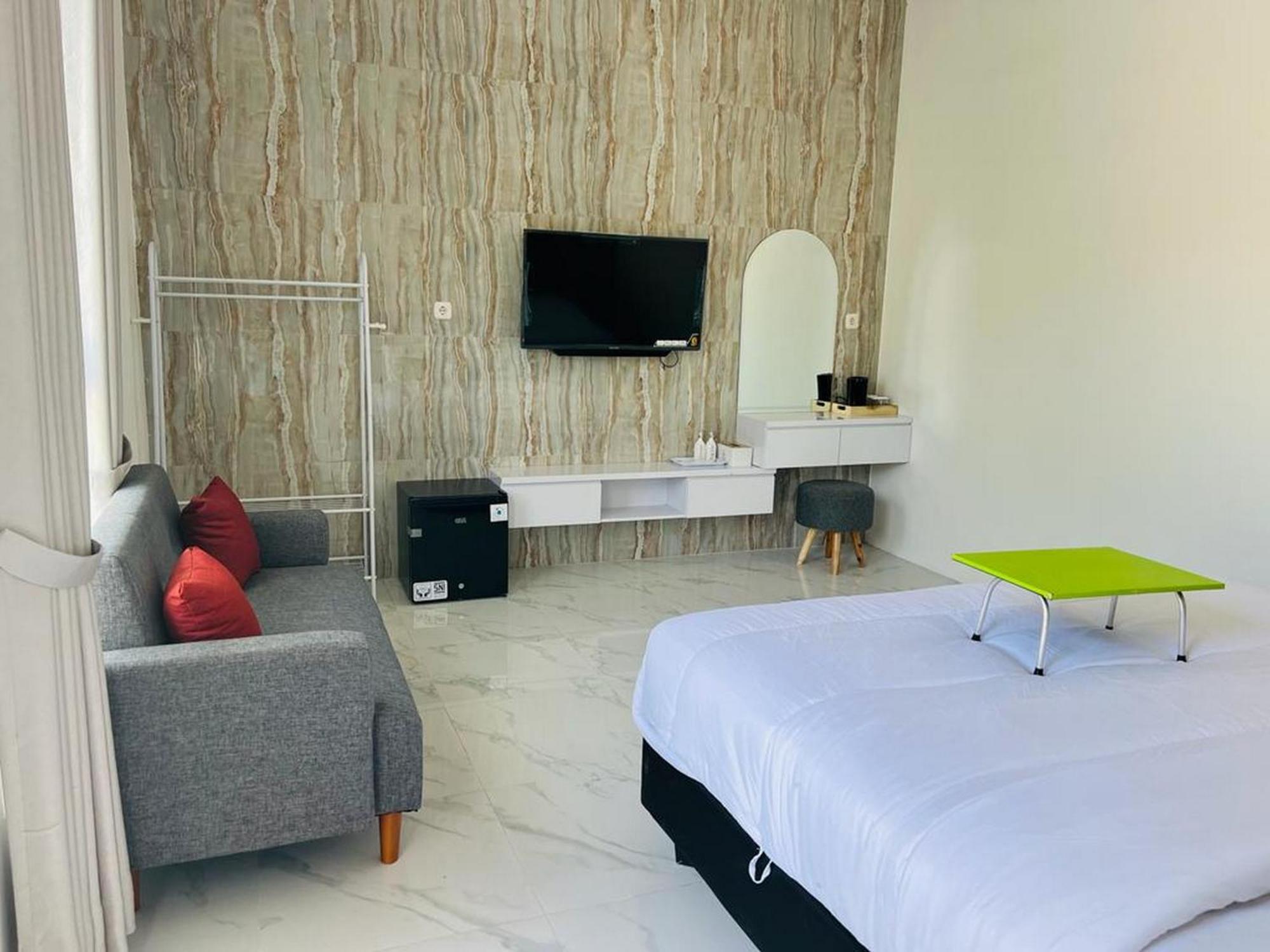 Urbanview Hotel Nimara Ngawi By Reddoorz Exteriör bild