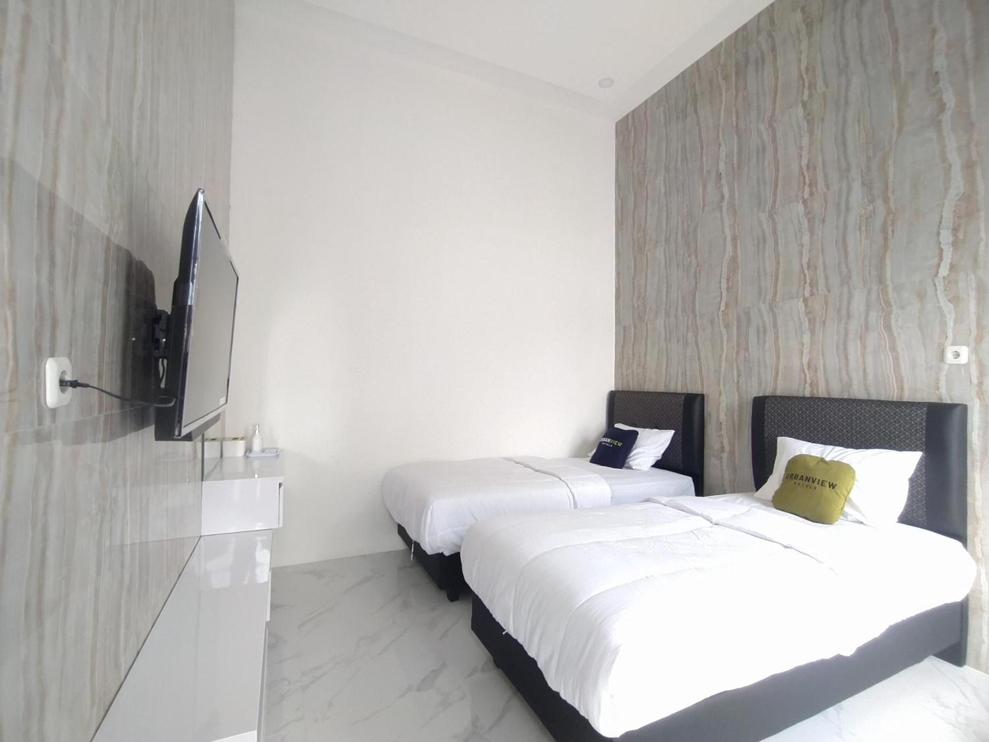Urbanview Hotel Nimara Ngawi By Reddoorz Exteriör bild