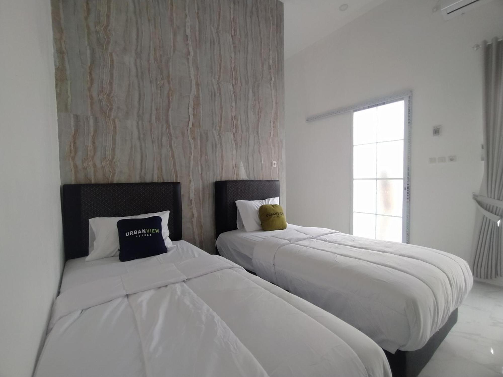 Urbanview Hotel Nimara Ngawi By Reddoorz Exteriör bild