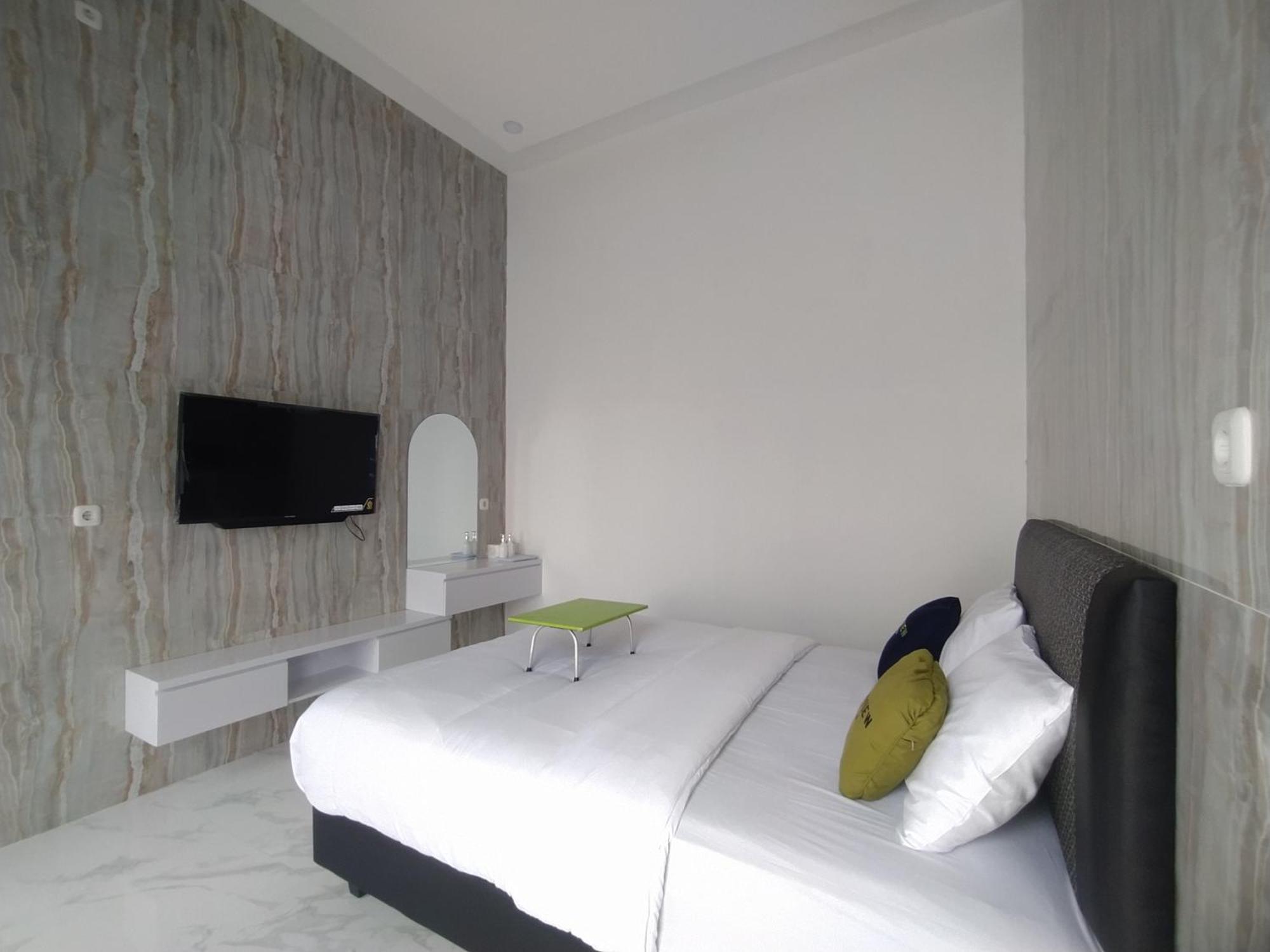 Urbanview Hotel Nimara Ngawi By Reddoorz Exteriör bild