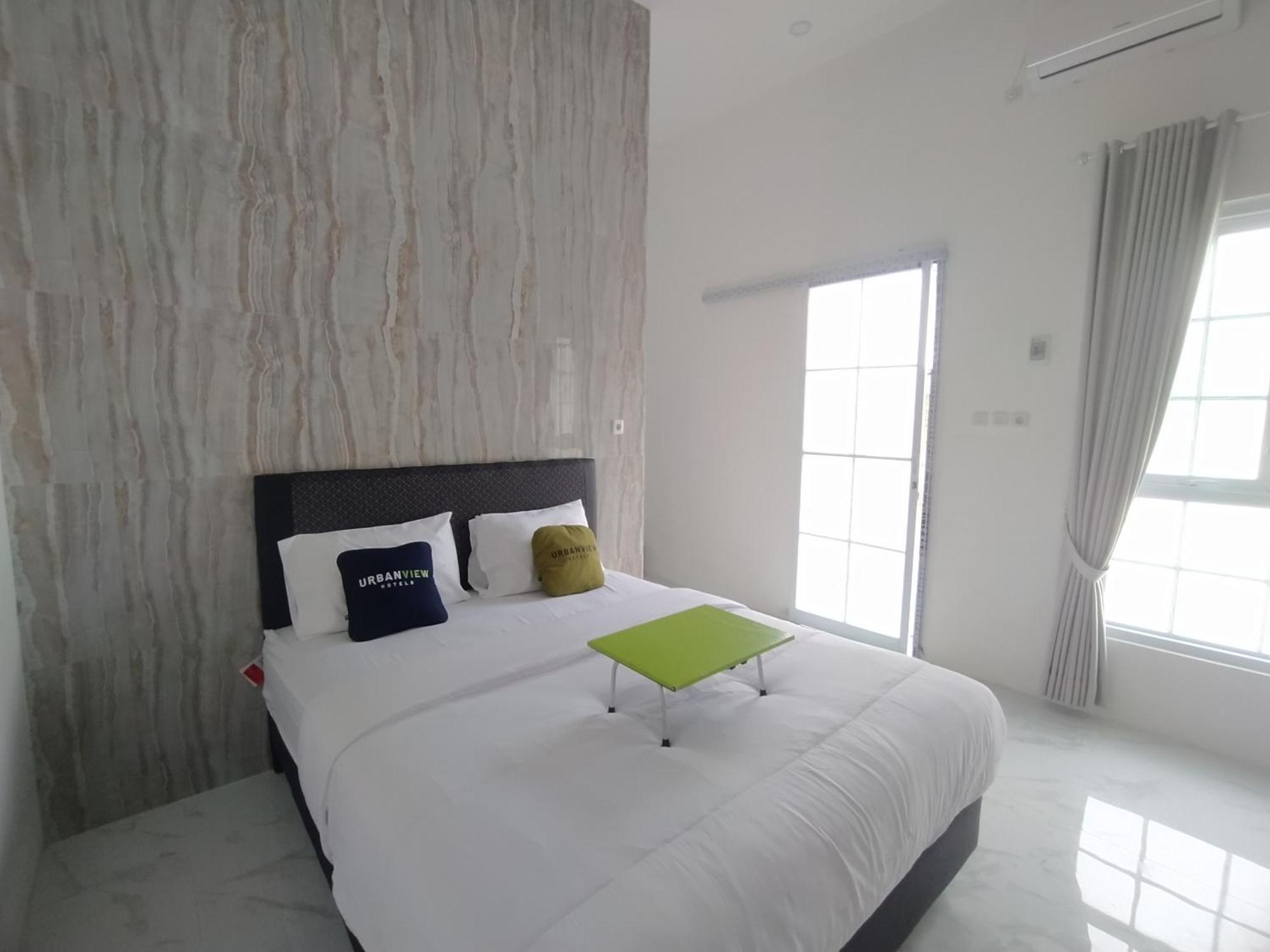 Urbanview Hotel Nimara Ngawi By Reddoorz Exteriör bild