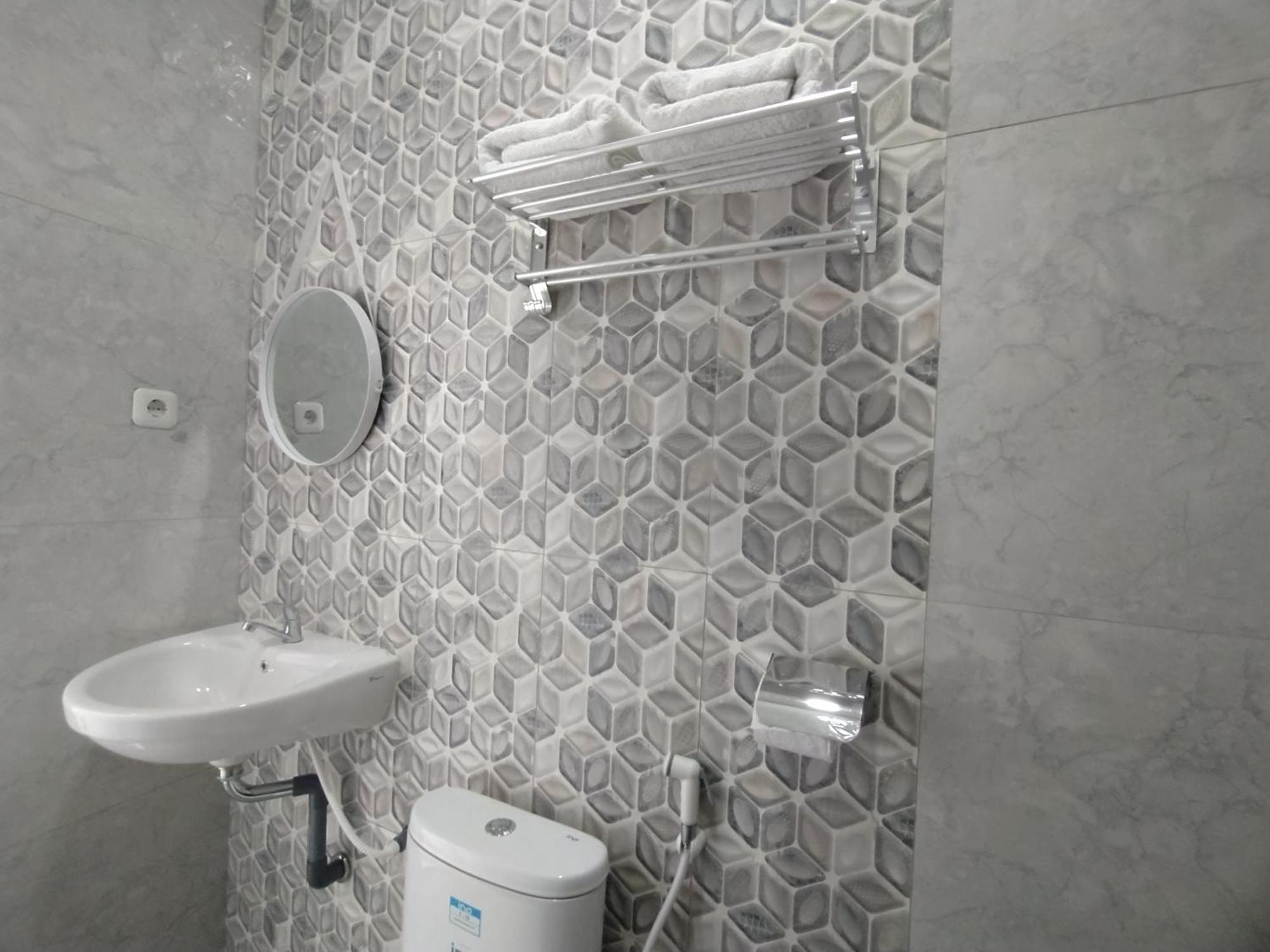Urbanview Hotel Nimara Ngawi By Reddoorz Exteriör bild