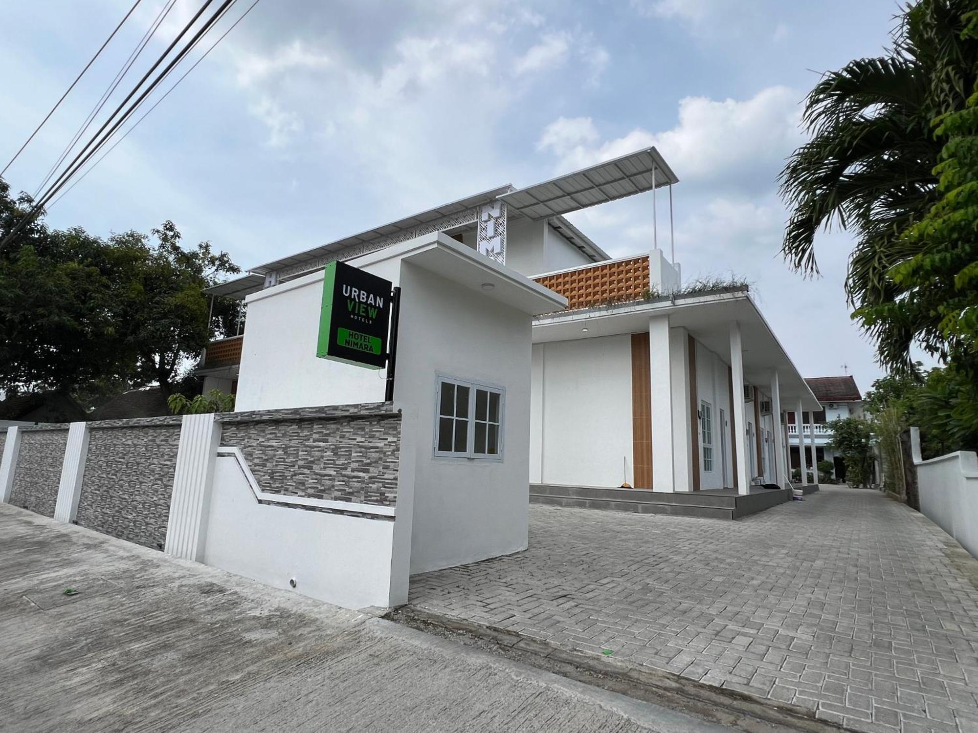 Urbanview Hotel Nimara Ngawi By Reddoorz Exteriör bild