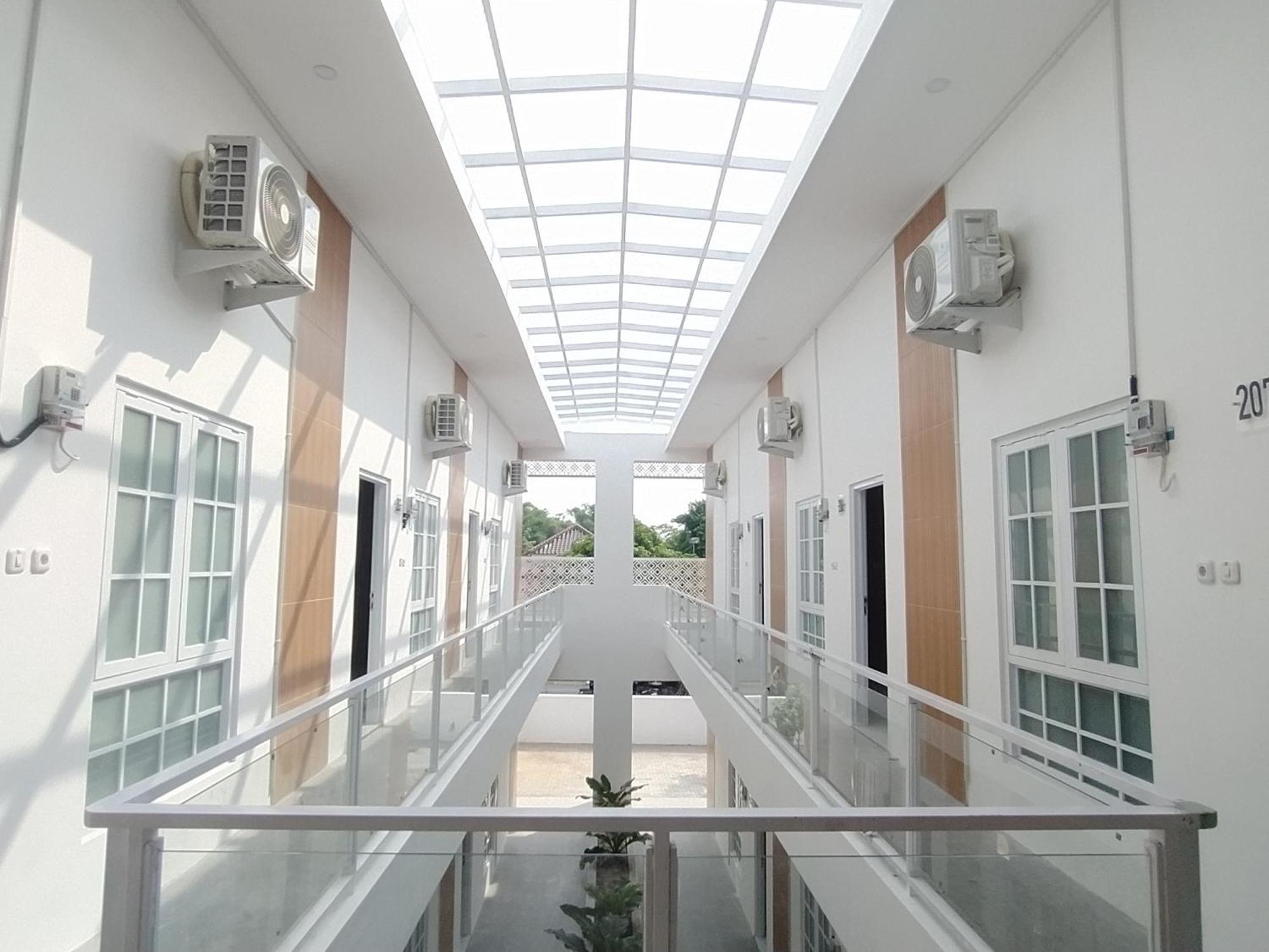 Urbanview Hotel Nimara Ngawi By Reddoorz Exteriör bild