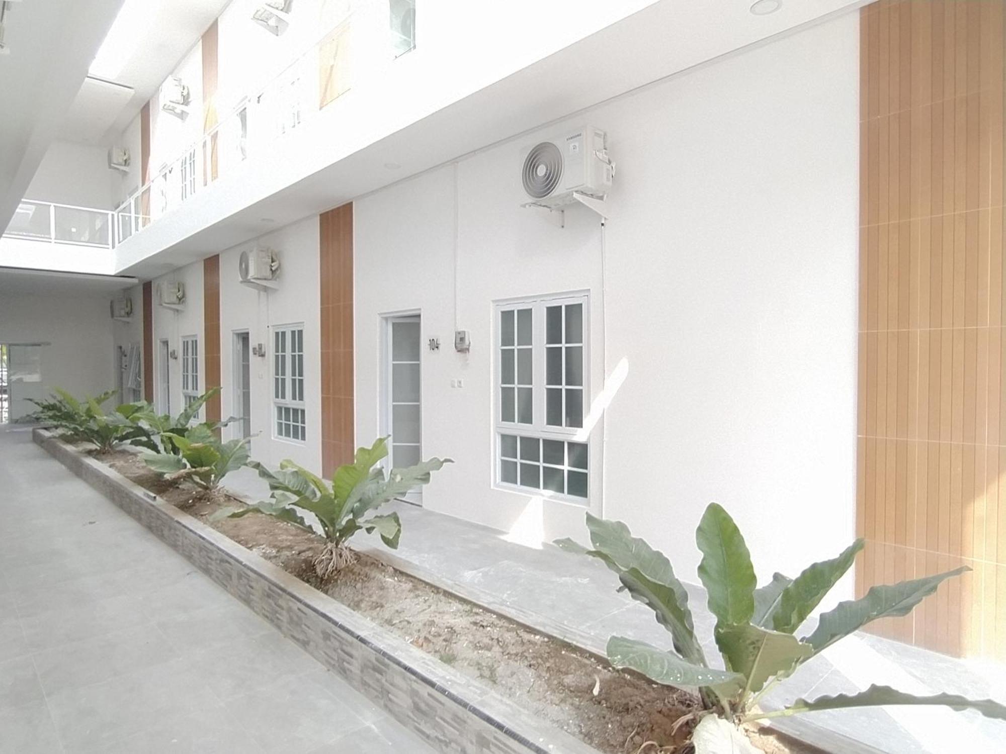 Urbanview Hotel Nimara Ngawi By Reddoorz Exteriör bild